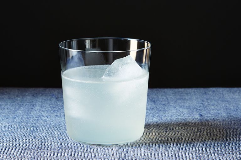 Classic Tom Collins cocktail
